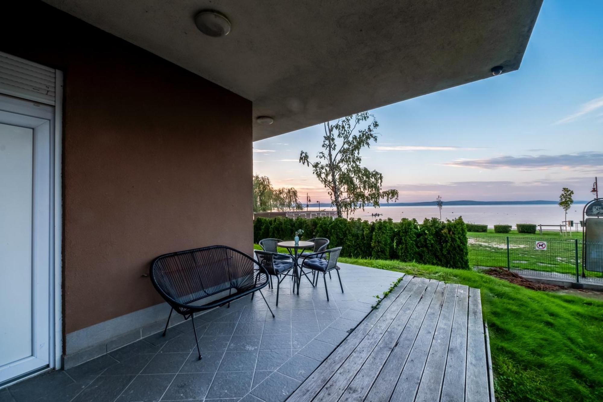 Myflat Club 218 Garden Wellness Apartments Шиофок Экстерьер фото