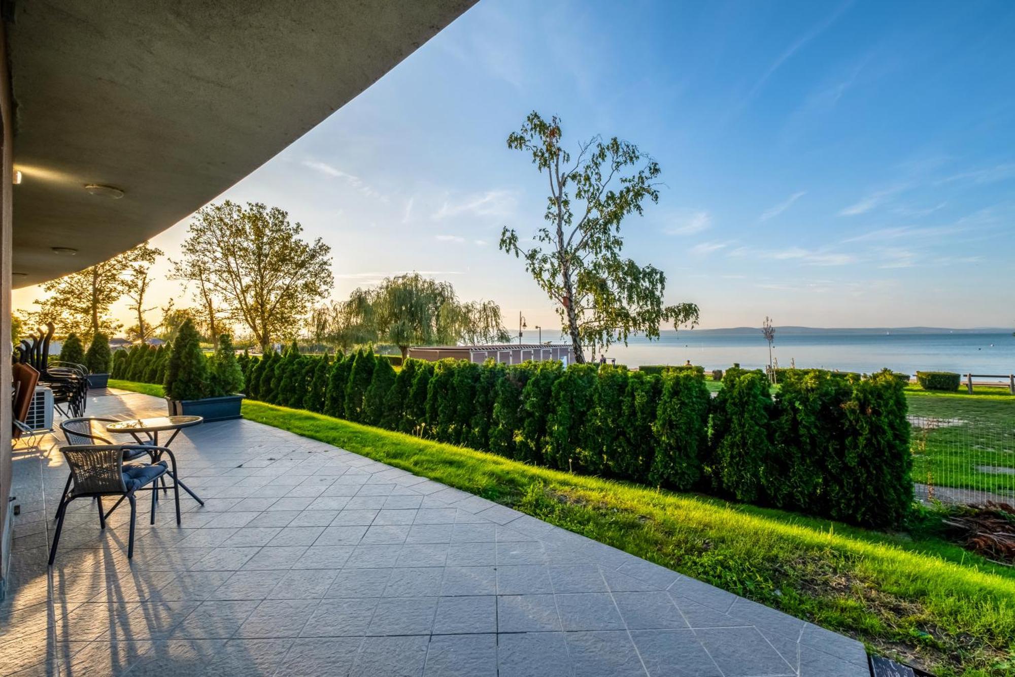 Myflat Club 218 Garden Wellness Apartments Шиофок Экстерьер фото